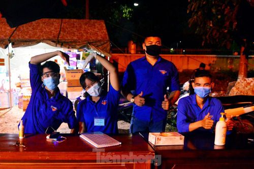 'Trắng đêm, xuyên ngày' hỗ trợ các chốt chặn ở Đà Nẵng