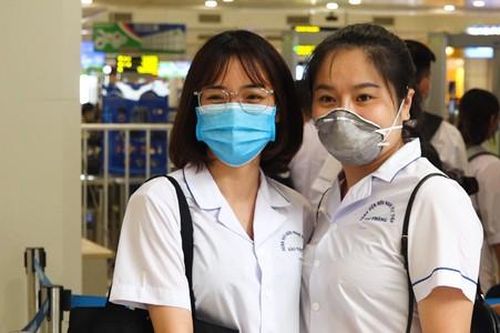 Hàng chục y bác sĩ tiếp tục vào hỗ trợ miền Trung