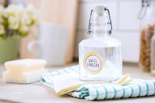 Cách vệ sinh màn hình tivi sạch không tì vết