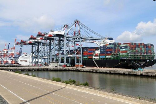 Cảng biển Việt Nam 'đội sổ' khu vực về mức giá dịch vụ bốc xếp