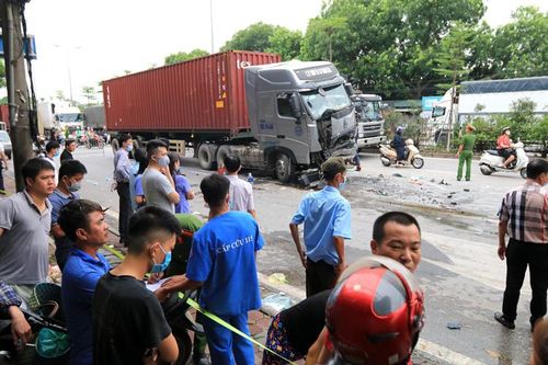 Khởi tố vụ tai nạn giao thông làm 4 người thương vong ở Long Biên (Hà Nội)