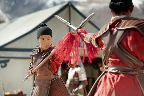Bom tấn của Hollywood 'Hoa Mộc Lan' phát hành trực tuyến trên mạng