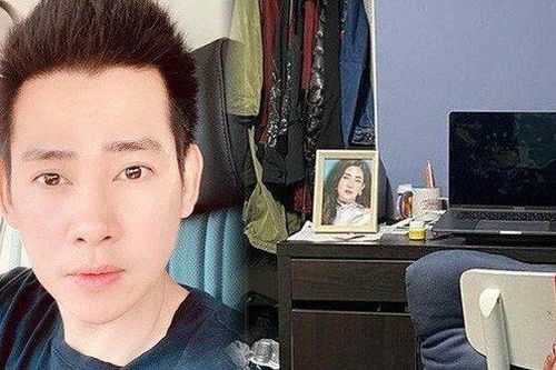 Phùng Ngọc Huy lộ vẻ mệt mỏi và gầy đi trông thấy sau khi Mai Phương qua đời