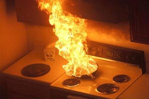 Thấy bếp gas có những dấu hiệu này gọi thợ sửa ngay kẻo bình nổ tung, gây hại đến tính mạng cả gia đình