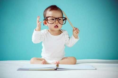Trẻ có 4 dấu hiệu này, chứng tỏ thông minh từ trong bụng mẹ