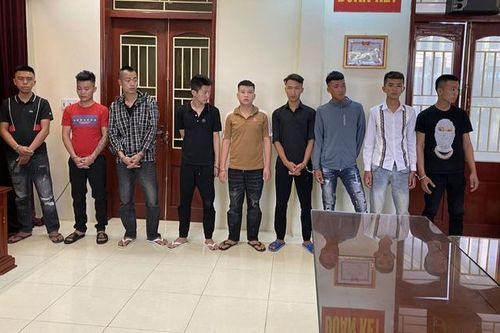 Một cô gái bị trêu ghẹo, hàng chục thanh niên mang theo dao, kiếm hẹn nhau hỗn chiến