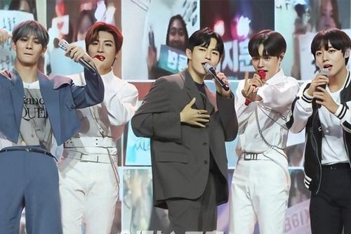 Khoảnh khắc fan mong chờ nhất nhì tại 'Golden Wave Concert': 5/11 mẩu Wanna One tay bắt mặt mừng hội ngộ tại encore