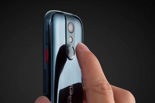 Cận cảnh smartphone bằng đúng chiếc thẻ tín dụng, vẫn chạy Android 10