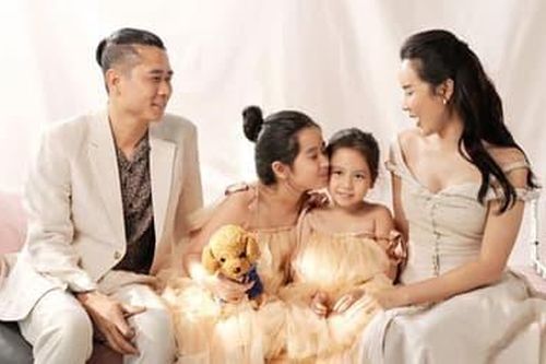Xuất hiện bên vợ con, nhạc sĩ Hồ Hoài Anh 'chơi lớn' khi thay đổi kiểu tóc cực chất
