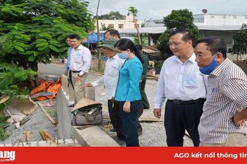 Lãnh đạo huyện Châu Thành khảo sát tiến độ thi công cầu Mương Miễu
