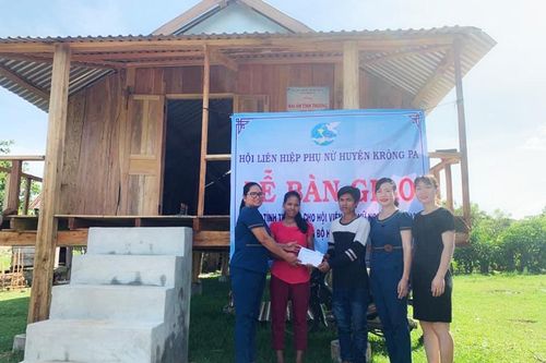 Hội LHPN huyện Krông Pa: Trao nhà 'Mái ấm tình thương' cho hội viên nghèo