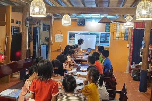 Lớp học tiếng Anh cho trẻ em nghèo