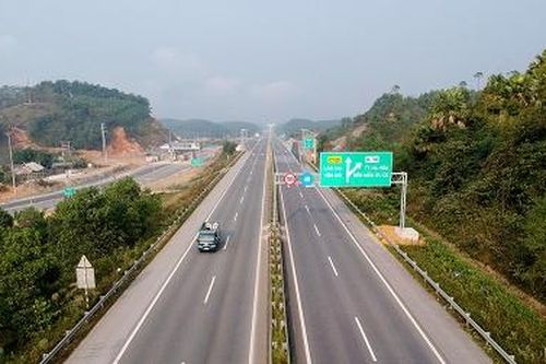 Xây dựng kết cấu hạ tầng kinh tế - xã hội, phát triển du lịch