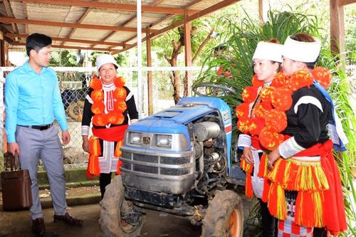Xây dựng đội ngũ cán bộ vừa 'hồng' vừa 'chuyên'