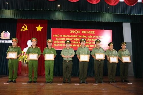 Phát hiện 62 vụ vận chuyển hàng cấm, hàng lậu trong 15 ngày ra quân