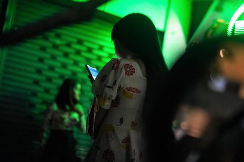 PG tiệc, gái mại dâm châu Á tìm đường về quê vì gặp khó trong dịch