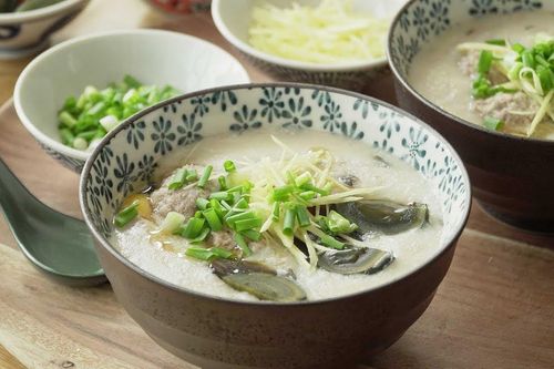 Học cách làm cháo thịt viên ấm bụng ngày mưa