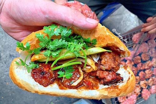 Bánh mì thịt nướng và loạt phiên bản lạ vị hút khách ở TP.HCM