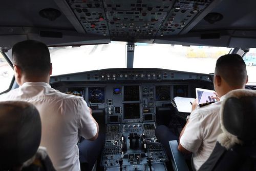 Vietnam Airlines giảm một nửa lương tiếp viên, phi công
