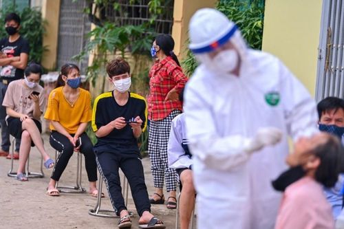 Người đàn ông 60 tuổi bỏ đi khỏi khu vực bị phong tỏa