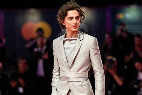 Bộ suit của Timotheé Chalamet lọt top trang phục đẹp nhất lịch sử