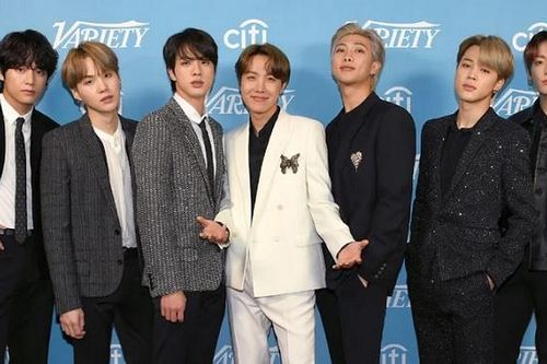 8 lần BTS 'quên' báo J-Hope về quy định trang phục