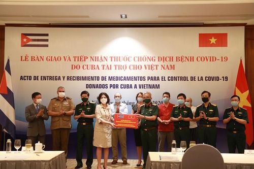 Tiếp nhận thuốc phòng chống COVID-19 do Cuba tài trợ