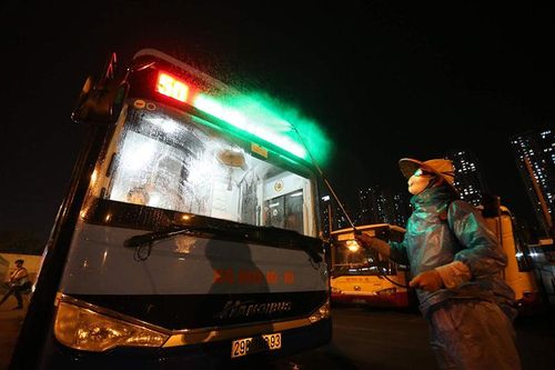 Khử khuẩn toàn bộ hệ thống xe buýt Hà Nội để phòng, chống dịch