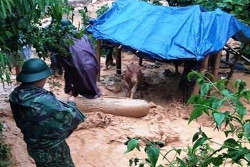Điện Biên: Kịp thời giúp dân di dời tài sản, nhà cửa đến nơi an toàn