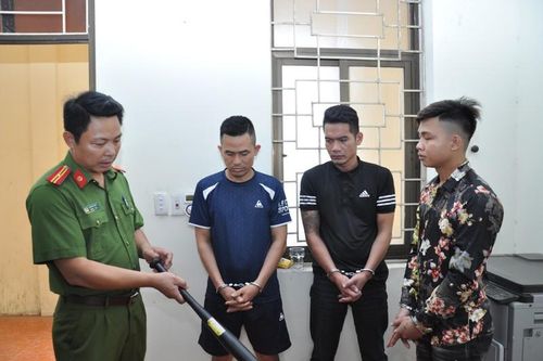Bắt giữ các đối tượng trong nhóm cho vay lãi nặng cướp tài sản