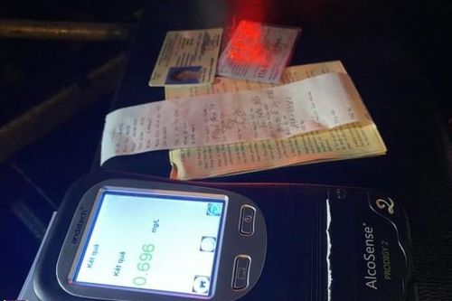 'Quá chén' ở nhà bố vợ, tài xế Thái Bình bị phạt 35 triệu đồng