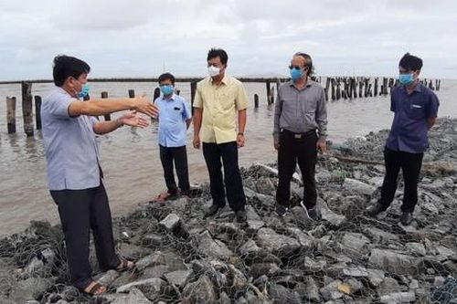 Nhiều đoạn đê biển ở Cà Mau bị sạt lở nghiêm trọng, nguy cơ vỡ đê rất cao