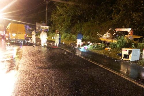 Xe tải tông xe thư báo trên đèo Chuối, 3 người thương vong