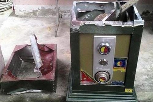 Nữ chủ nhà đưa mật khẩu, thợ sơn đục két lấy tiền tỷ