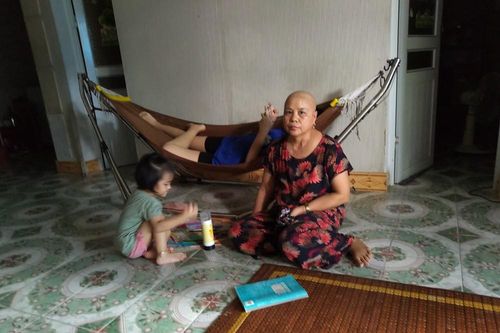 Bị lừa phải ôm nợ khoản tiền lớn, người phụ nữ mắc bệnh ung thư đành rao bán nhà