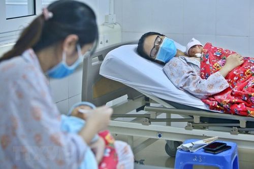 Thêm 3 bệnh viện được công nhận thực hành nuôi con bằng sữa mẹ