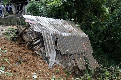 Mưa lớn gây nhiều thiệt hại về người và tài sản tại các địa phương
