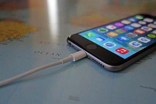 Những lưu ý 'vàng' khi sạc pin điện thoại để phòng chống cháy nổ
