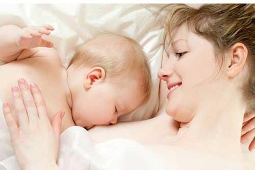 Thấy các mẹ cai sữa cho con rất gian nan, hãy làm theo cách này rất nhanh mà vô cùng hiệu quả