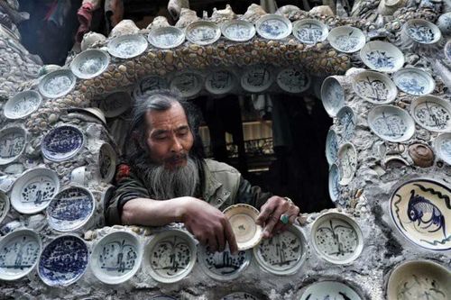 'Đột nhập' ngôi nhà kỳ dị của người đàn ông Việt 'phải lòng' đồ sứ