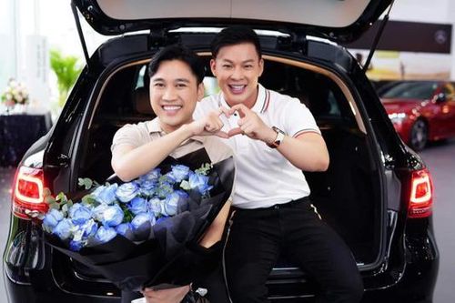 Don Nguyễn được người yêu 'chơi lớn' tặng 'xế hộp' bạc tỷ nhân dịp 10 năm yêu nhau