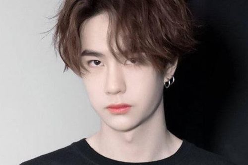 Trái ngược với Thái Từ Khôn, Vương Nhất Bác có 1 sinh nhật đáng nhớ với những lời chúc từ các nhân vật đình đám trong Cbiz