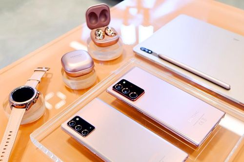 Trên tay đồng hồ Galaxy Watch3, tai nghe Buds Live cùng bộ đôi máy tính bảng Tab S7 và S7+ vừa ra mắt