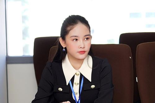 Tốt nghiệp Thạc sĩ loại ưu ở Anh, Lê Âu Ngân Anh chính thức trở thành giảng viên trẻ tuổi nhất tại một trường Đại học