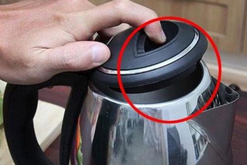 Dấu hiệu cảnh báo ấm siêu tốc sắp nổ tung, phải thay ngay kẻo cả nhà gặp họa
