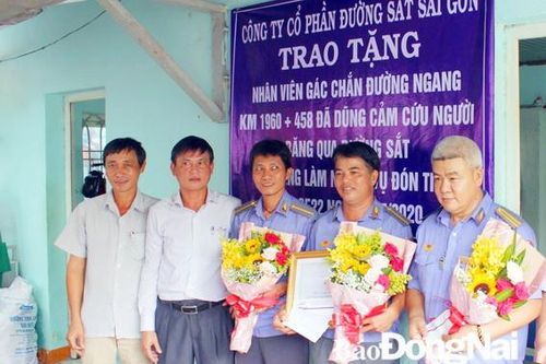 Bộ trưởng Bộ GT-VT gửi thư khen nhân viên gác chắn cứu người