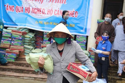 Chùa Linh Phong chia sẻ khó khăn với người dân