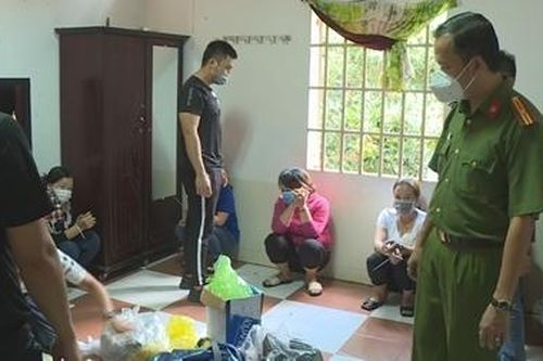 19 con bạc thuê nhà nghỉ sát phạt giữa mùa dịch