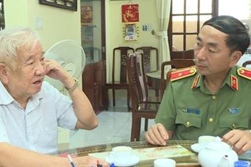 Thứ trưởng Trần Quốc Tỏ thăm các đồng chí nguyên lãnh đạo Bộ Công an