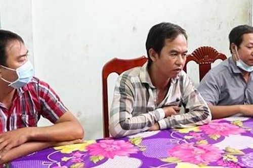 Nghi bị bịp, 5 con bạc chặn đường cướp lại tiền thua bạc